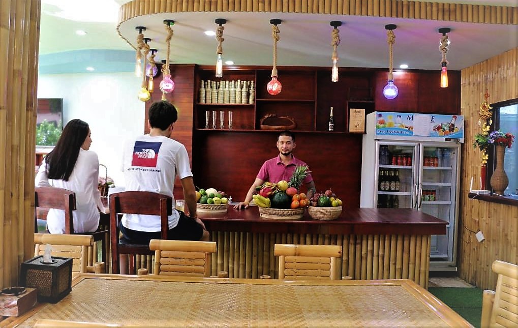 champion-hotel-hostel-bar%201